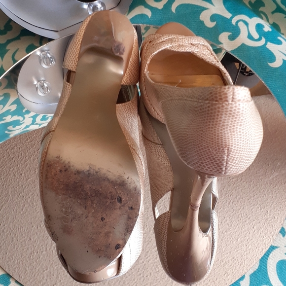 CHARLES & DAVID - Cream Faux Reptile High Heels 1 in. Platform 4.5 in. Heel - Picture 5 of 6